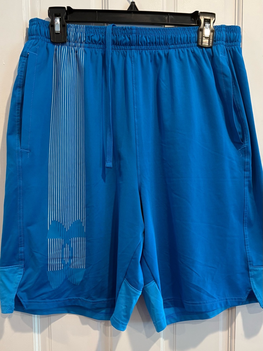 Men's Under Armour Blue Shorts. Size L